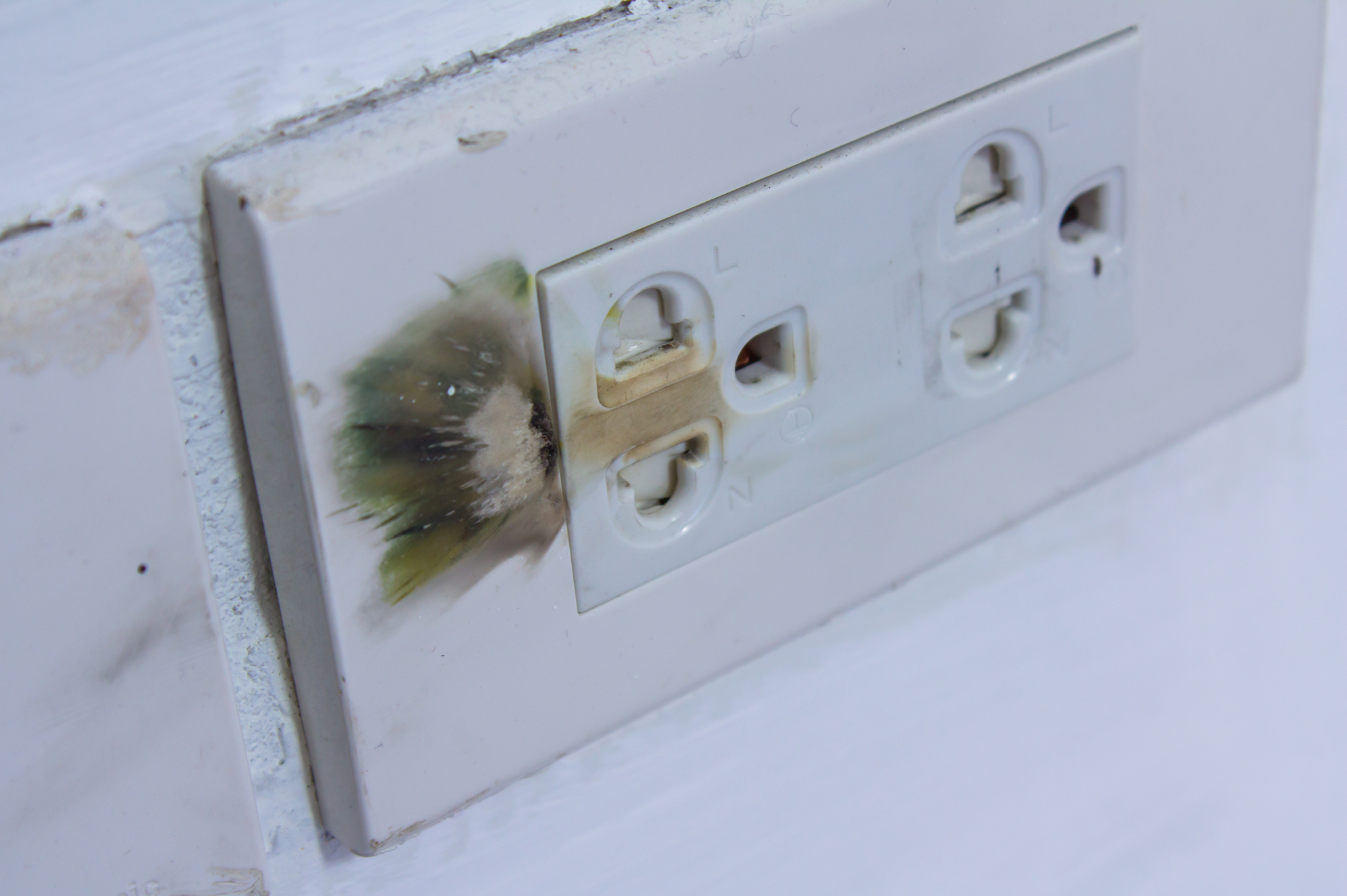 electrical failure in power outlet 